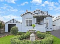 B&B Warrnambool - Charming spacious home with bay views close to CBD - Bed and Breakfast Warrnambool