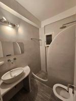 Familienapartment (2 Erwachsene + 2 Kinder) mit Meerblick