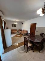 Dreibettzimmer mit Stadtblick
