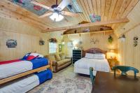 B&B Emory - Emory Studio Cabin with Lake Fork Boat Access! - Bed and Breakfast Emory