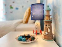 Cozy fairytal garden apartment, Family Friendly, Free parking, 15 Min to Airport - B&B Atene