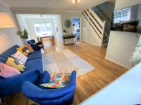 Redhill Town Centre 3 bed House near Gatwick Airport, easy commute to London - Chambres d'hôtes Redhill