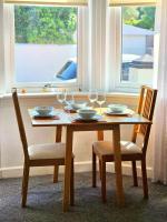 Parkside 2 bedrooms appartment with encolsed garden - Chambres d’hôtes Largs