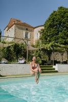 Chateau Barayre - beautiful 12th century castle with pool and large garden - B&B