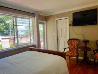 Queen Room with Private Bathroom