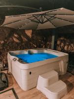 Tiny Pines A-Frame Cabin, Domes and Luxury Glamping Site - Ferienwohnung El Rodeo