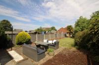 Exceptional 3 Bed, Great Location in Ashby Ideal for Travellers, Short Holiday Stays And Contractors - Bed and Breakfast