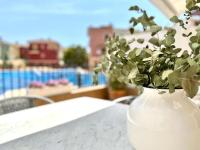 Your Poolside Paradise by the Sea - Chambres d'hôtes Port Saplaya