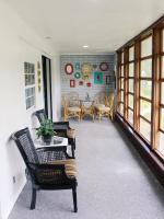 5 min from Weeki Wachee park- Fully Fenced 3 Bedroom House - Chambres d’hôtes Spring Hill