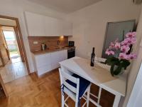 NINA cozy small apartment with balcony - B&B Cirquenizza