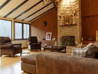 B&B Sinaia - Constellation Loft Colina Marei with fireplace, xBox & baby crib - Bed and Breakfast Sinaia