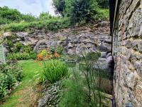 B&B Radstock - PRIVACY Entire BARN for 4 Garden Cliff Vobster Quay Frome Longleat Bath Stonehenge BBQ HQ & Pet FREE-ndly - Bed and Breakfast Radstock