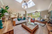 Stunning 3B2Ba Huge entertaining space and hottub! - B&B Raynes Park