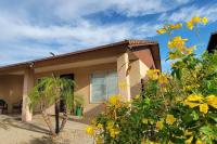 Casa Sunrise, Large Home, Minutes from Airport, YRMC, Mexico Borders - B&B