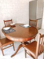 Peniche master bedroom with sea view balcony, private bathroom, shared kitchen, swimming pool, surfing resort - B&B Atouguia da Baleia