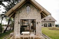 The Old Country Stone House - B&B