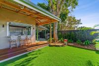 Fuller Holidays - Jali, Byron Town Entertainer - B&B