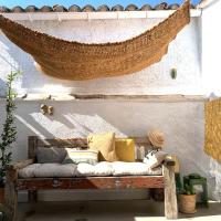 SECRET TERRASSE old town authentic Provence stay - B&B L'Isle-sur-la-Sorgue
