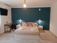 Quadruple Room with Private Bathroom