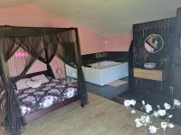 Loveroom - Les suites d'Élise - Suite Élise - B&B Grumesnil