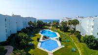 MARBELLA BANUS SUITES - Banús Playa Rocío - 2BR - 2BA - Direct Beach & Sea Access Complex - Outdoor Terrace - Pool - 3 Min Walk to Puerto Banús & Corte Ing Luxury Shopping - Ideal for Families - Chambres d'hôtes Marbella