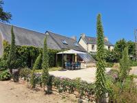 Bright cottage in a quiet location, near the coast, Sibiril - B&B