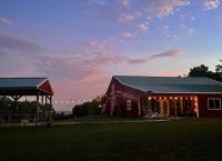 B&B Eureka Springs - The Presidential Barndominium in the Stable at Bear Mountain - Bed and Breakfast Eureka Springs