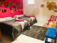 DEPARTAMENTO EN SAN CRISTOBAL Centro ESTACIONAMIENTO LUGARES PUBLICOS EN LA CALLE - B&B