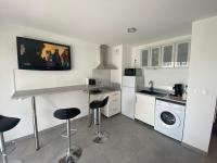 APPARTEMENT TYPE 2 NEUF +GRANDE TERRASSE - B&B Le Lavandou