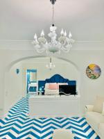 Deluxe Suite with Side Sea View
