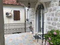 Old Risan Apartment - Bed and Breakfast Risan