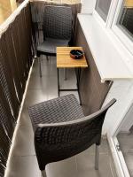 Bright and Comfy Apartment with Free Parking - B&B