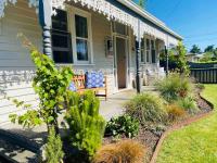 B&B Ballarat - Mena-close to Ballarat CBD, self check-in with bath and cot - Bed and Breakfast Ballarat