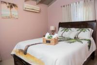 B&B Montego Bay - Island Home Near Beach/airport - Bed and Breakfast Montego Bay