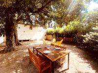 Le patio, jardin privatif, tennis - Chambres d’hôtes