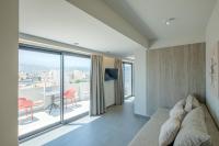 Sky-High Central Penthouse w. Stunning Views - 02 - B&B Chionáto