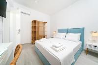 Apartment with Pool View