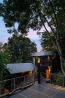 Hutstuf - The Owl & Private Rooftop Spa - Bed and Breakfast