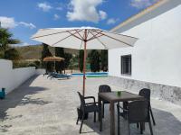 Casa rural con piscina climatizada y barbacoa a 10 km de Alicante y playas, 3000 m2 de terreno - B&B Elche