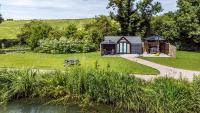 B&B Banbury - Acorn Lodge At Bridge Lake Farm & Fishery - Bed and Breakfast Banbury