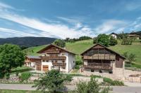 HAUSERHOF Chalet with Dolomite View - B&B Villandro