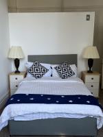 B&B Swansea - Ensuite Double Room, by Swansea University, Sketty, R2 - Bed and Breakfast Swansea