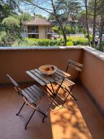 EASHOME EUR Mostacciano Bilocale adiacente IFO - B&B