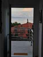 Apartments Vitarnja Hills beautiful terrace sea view with near turquoise beach - Chambres d'hôtes Jelsa