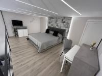 Studio with Spa Bath