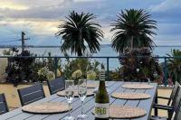 Waterfront Sub-Penthouse with Beach View - B&B Geelong