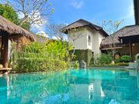 Villa Nicole 5BR Paradise, quiet area in Central Oberoi Seminyak - B&B