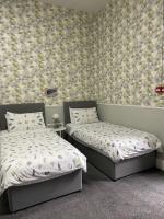 Standard Twin Room with Mountain View