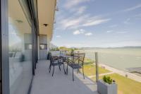 Apartment with Lake View