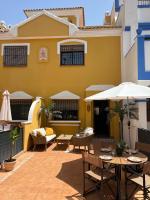 Casa Rodasa - 2 bedrooms, roof terrace, Airco, Front-terrace, Back-Patio, communal pool, etc - B&B Roda